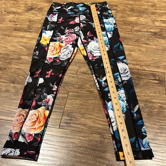 Zyia Active dark floral mesh high-rise 7/8 length leggings - Picture 4 of 10
